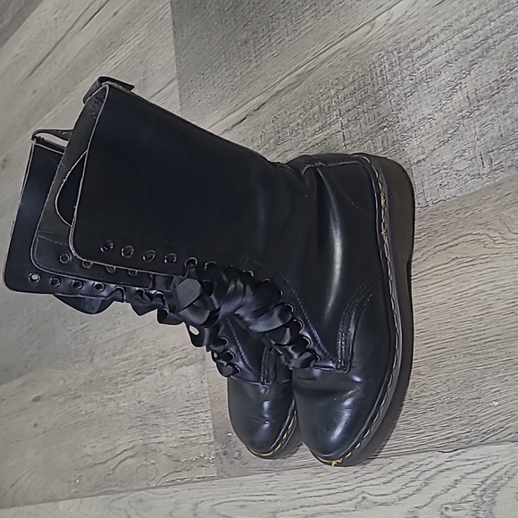 Vintage Dr. Martens - Picture 2 of 3